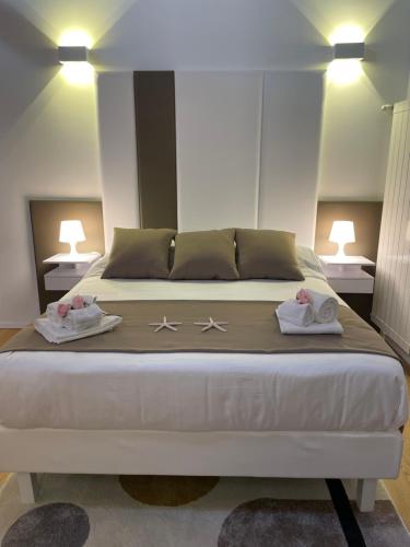 a bedroom with a large bed with two towels on it at meloluxuryhouse in Palermo