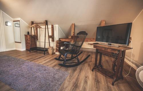 TV a/nebo společenská místnost v ubytování Cafe-Restaurant & Hotel Saima