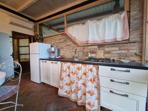 Rustic holiday home in Pontedera with shared pool – Photos 4