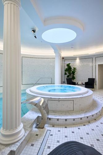 a large tub in a room with a pillar at Schloss Fellin Boutique Hotel and Spa in Viljandi