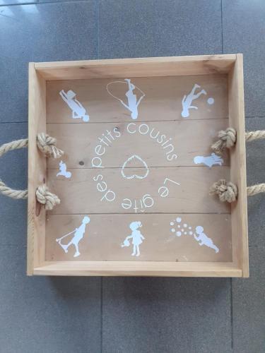 a wooden box with a sign on a wall at Manoir de l'As de Trèfle in Isneauville