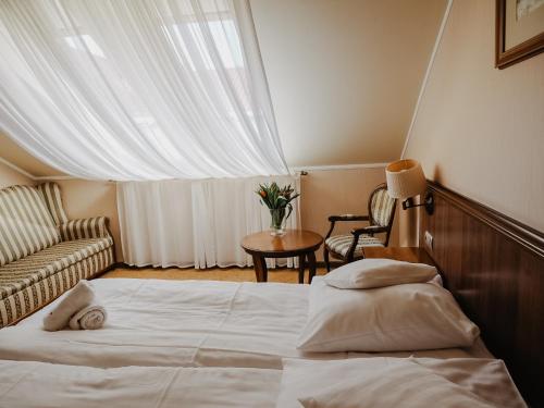Łóżko lub łóżka w pokoju w obiekcie Hotel Delfin Spa&wellness