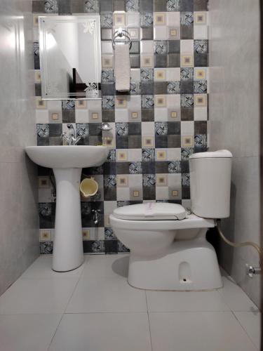 a bathroom with a toilet and a sink at Hotel Krishna Ji in Haridwār