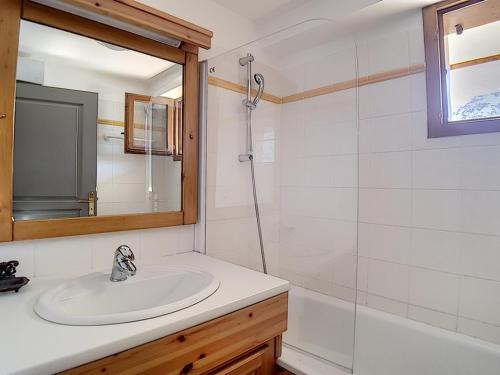 a bathroom with a sink and a shower at Bel appartement rénové 2 pièces proche des pistes avec balcon, sauna, hammam et WIFI - FR-1-344-145 in Les Menuires