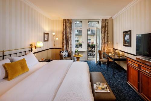Televisyen dan/atau pusat hiburan di Opera Hotel Zürich