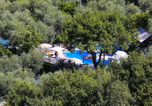 Výhled na bazén z ubytování Camping Nube D'Argento nebo okolí