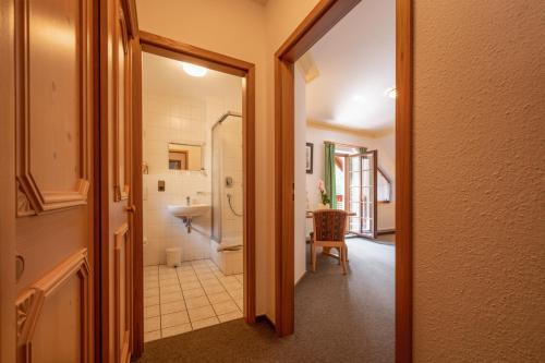 Ванна кімната в Zur Margarethenmühle - Landgasthof und Waldhotel