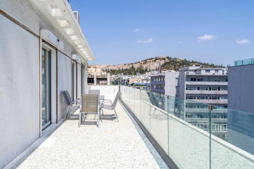 Koukaki Spacious Penthouse with parking for Small Car