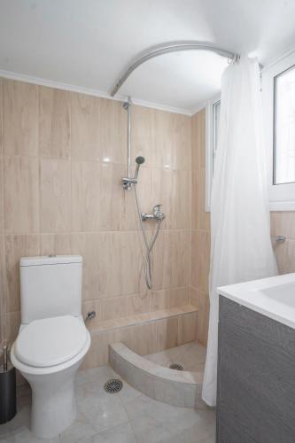 Koukaki Spacious Penthouse with parking for Small Car