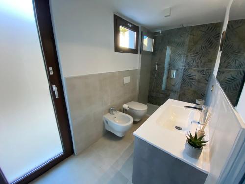 a bathroom with a sink and a toilet at Casa Teresa in Porto Pino