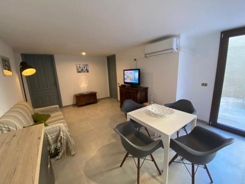 a living room with a white table and chairs at Casa Teresa in Porto Pino