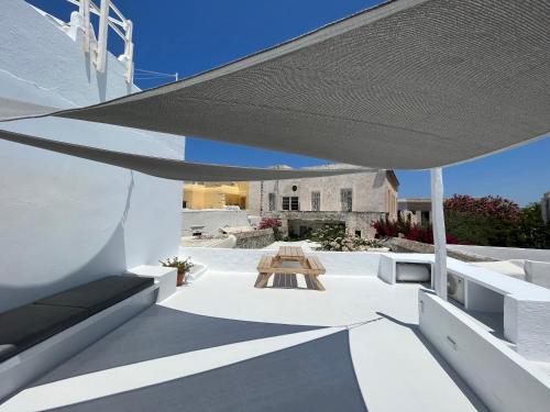 Μπαλκόνι ή βεράντα στο Cycladic Rooftop House in the Heart of Parikia