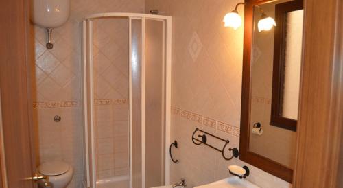 Ванная комната в Appartamenti famiglia Pinna - Villa Serena -