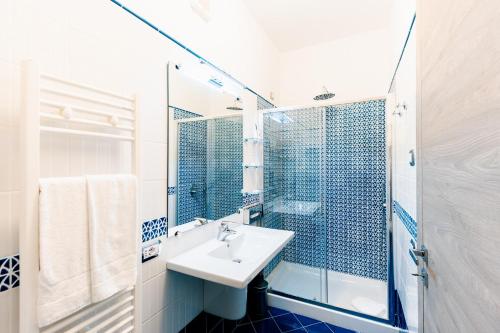a white bathroom with a sink and a shower at Villa Sant'Alfonso in Scala