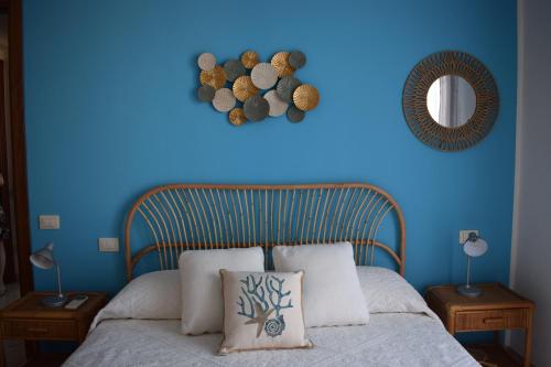 a blue bedroom with a bed with a blue wall at Casa rosa dei venti in Pula