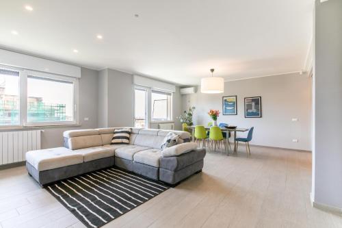 Notarbartolo Superior Roomy Flat with Terrace