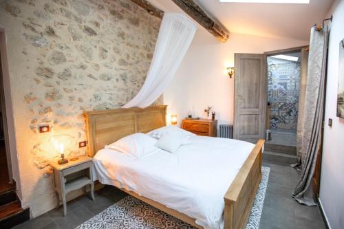 Giường trong phòng chung tại Le Mas des Romarins