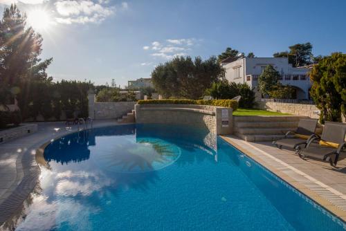 Πισίνα στο ή κοντά στο Artdeco Luxury Suites