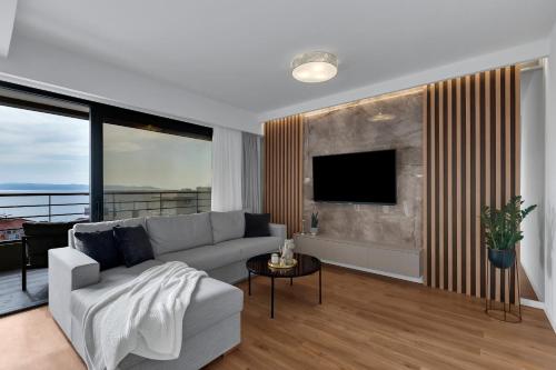 TV a/nebo společenská místnost v ubytování 3-4 Luxury Apartments L&L Tucepi - 100m from the beach - Makarska Exklusiv