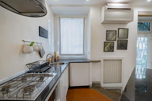 Roman Forum Apartment - The Heart of Rome