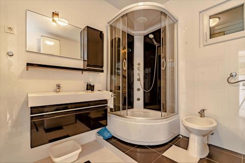 Gallery image of Viboni Apartments Zuljana in Žuljana