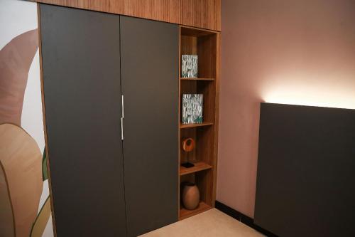a large gray cabinet next to a wall at Globo Lar Studios in Limeira
