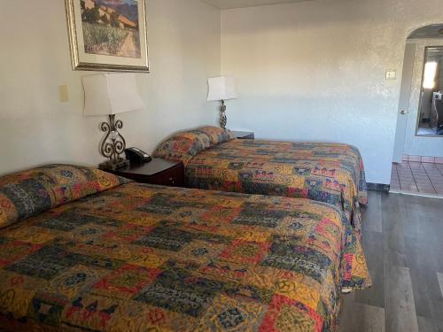 Ένα ή περισσότερα κρεβάτια σε δωμάτιο στο Four Corners Inn