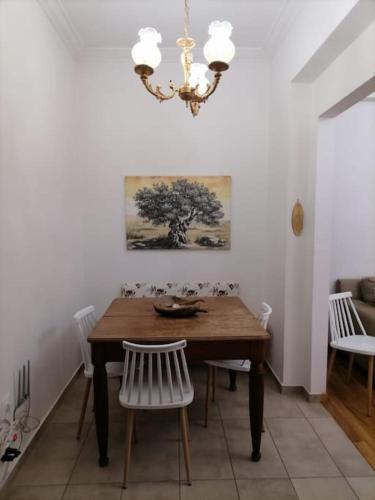 Family & Friends stay for 6, Steps from Metro