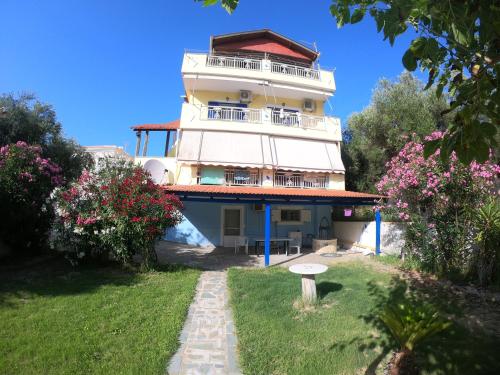 Vonkajšia záhrada v ubytovaní Mavretas Apartments 3