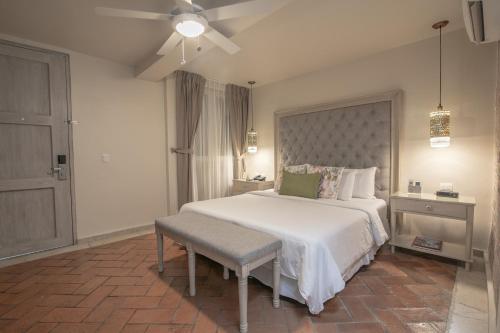 En eller flere senge i et værelse på Hotel Casa Canabal by Faranda Boutique