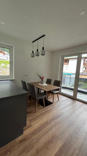 a living room with a dining room table and chairs at Alpenresidenz M Vermietungs KG in See