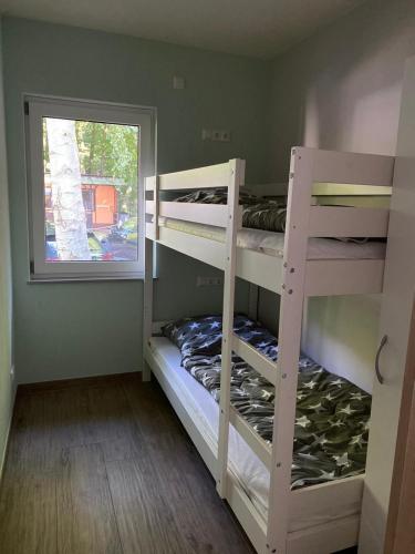 a room with two bunk beds and a window at Ferienhaus Pepe in Graal-Müritz
