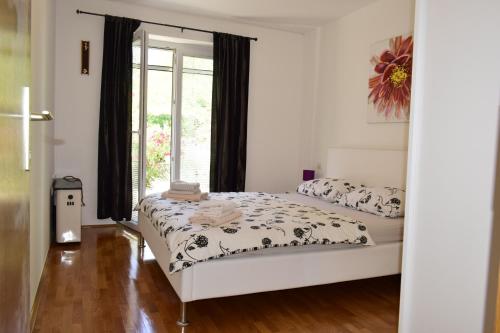 Posteľ alebo postele v izbe v ubytovaní Apartments Sunshine & Smile