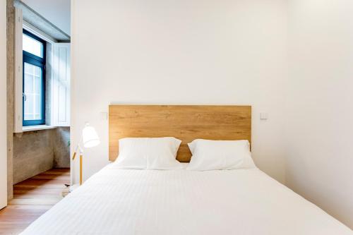 Downtown Wonder Flat w/ AC by LovelyStay
