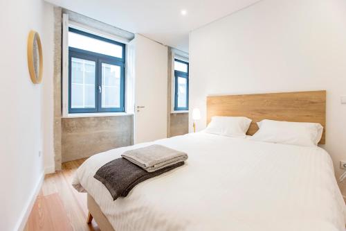 Downtown Wonder Flat w/ AC by LovelyStay