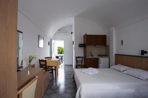 a hotel room with a bed and a kitchen at Sunrise Studios in Perissa in Perissa