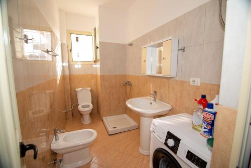 a bathroom with a toilet and a sink at AMI apartament in Vlorë