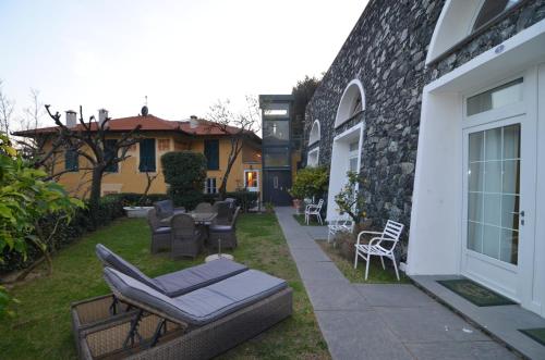 a backyard with chairs and tables and a building at Villa Margherita in Levanto