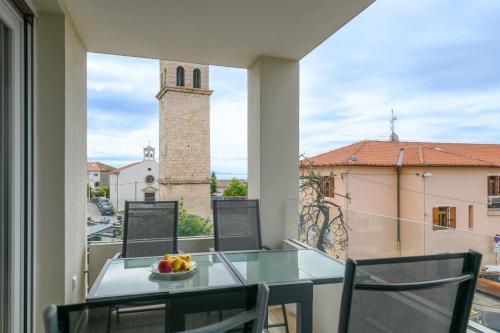 a balcony with a glass table and chairs and a window at MA Premantura Luxury Apartments Ferienwohnung - Premantura Pula Istria in Premantura