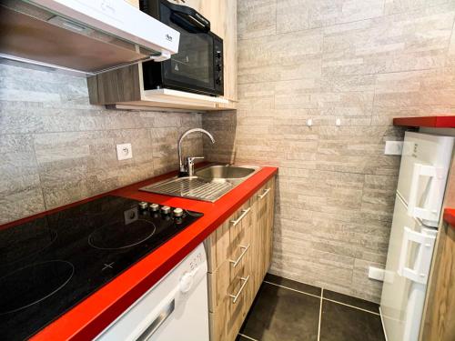 Photo de la galerie de l'établissement Charmant studio rénové, lumineux, proche des pistes avec balcon - Tignes Val Claret Haut - FR-1-502-156, à Tignes