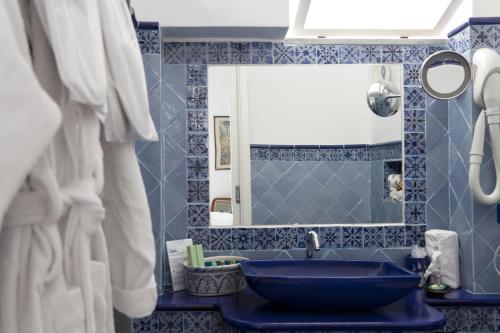 a bathroom with a sink and a bath tub at Hotel Lisca Bianca in Panarea