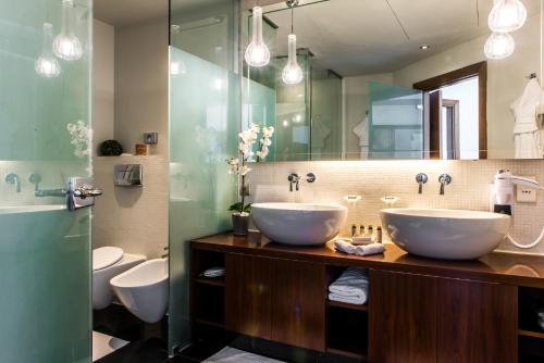 Koupelna v ubytování Kenzi Tower Hotel
