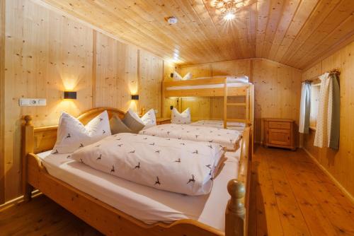 a bedroom with a bunk bed in a log cabin at Steinberger Hof Alm inkl. Chiemgau Karte in Ruhpolding
