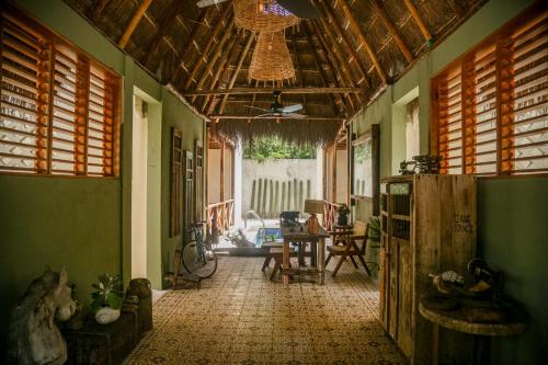a hallway of a house with a table and chairs at Alma de Zorro in Bacalar