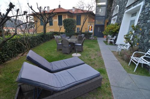 a patio with chairs and a table in a yard at Villa Margherita in Levanto