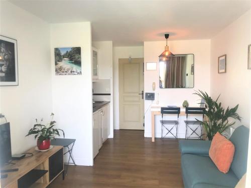 Studio cosy avec terrasse et accès piscines à Cap Esterel - FR-1-504-645