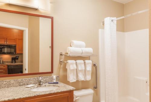 Koupelna v ubytování Candlewood Suites Houston I-10 East by IHG