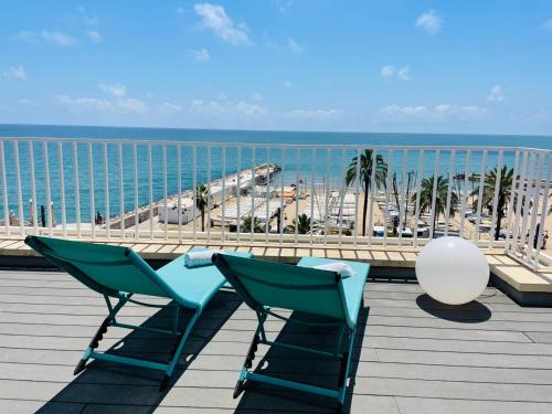 two chairs on a roof with a view of the ocean at Ático con Fantásticas Vistas al Mar y la iglesia in Sitges
