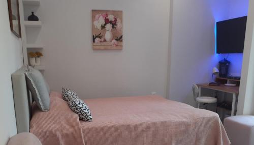 Postel nebo postele na pokoji v ubytování Athens Anasa's Studio