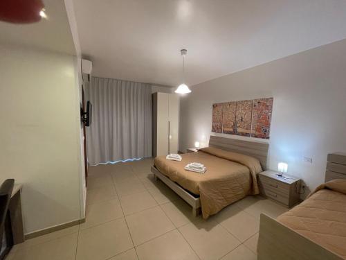 a hotel room with a bed and a bed sidx sidx sidx sidx at B&B Elisir in Gela